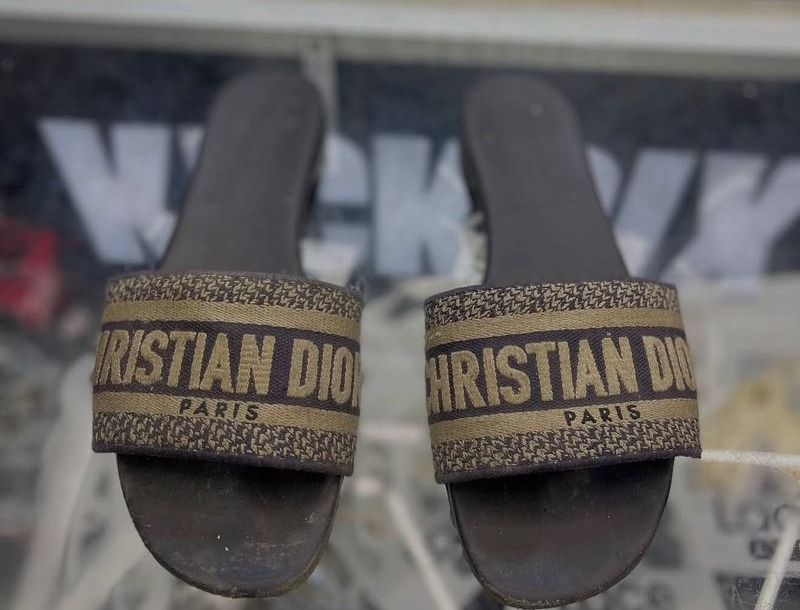 Dirty Dior slides before cleaning